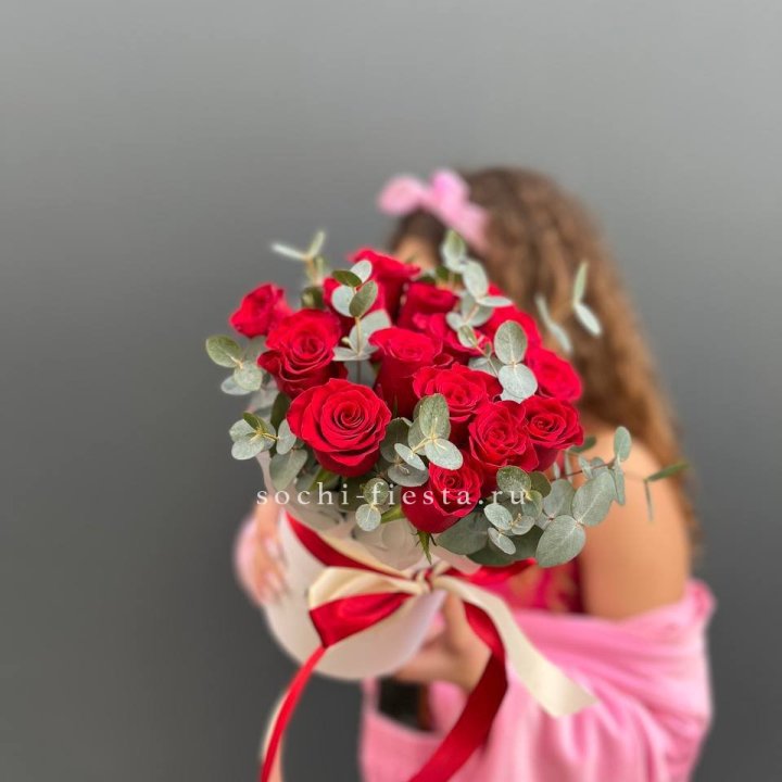 15 Красных роз в боксе №2 в Абакане