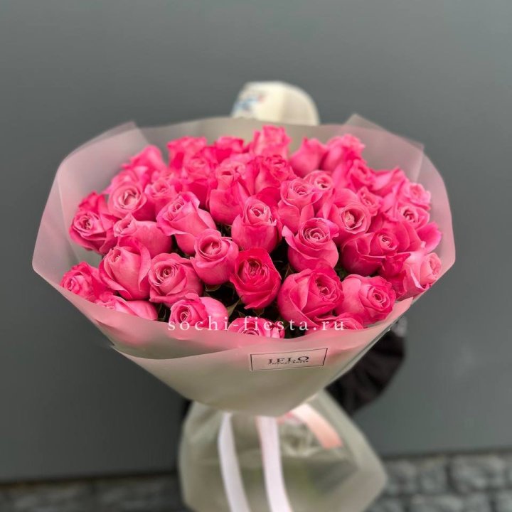 Роза малиновая в Абакане