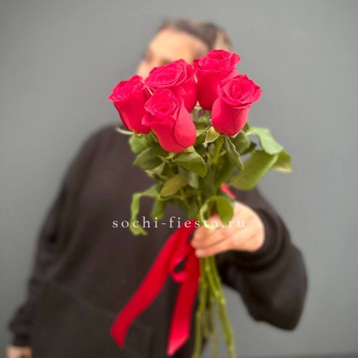 Букет 5 красных роз  в Абакане