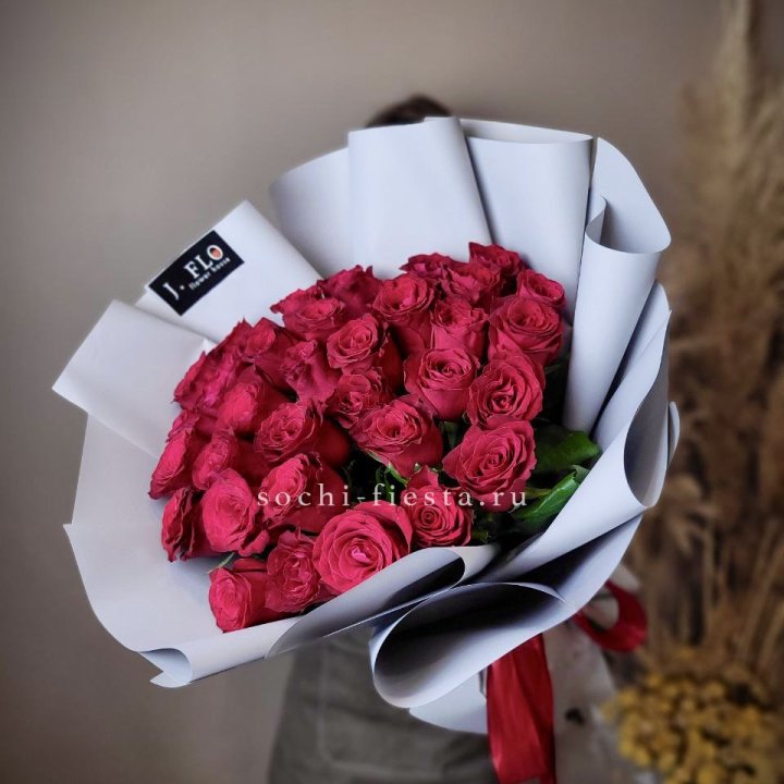 Красные розы 33 шт в Абакане