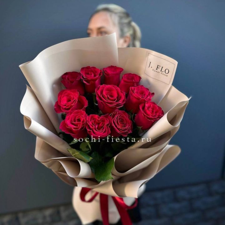 Букет красных роз "Наоми" в Абакане