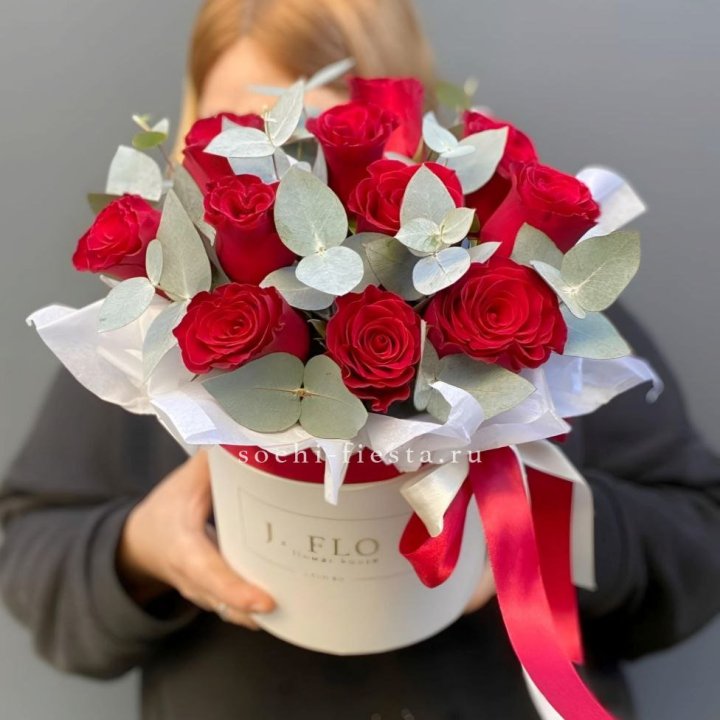 11 роз в шляпной коробке в Абакане