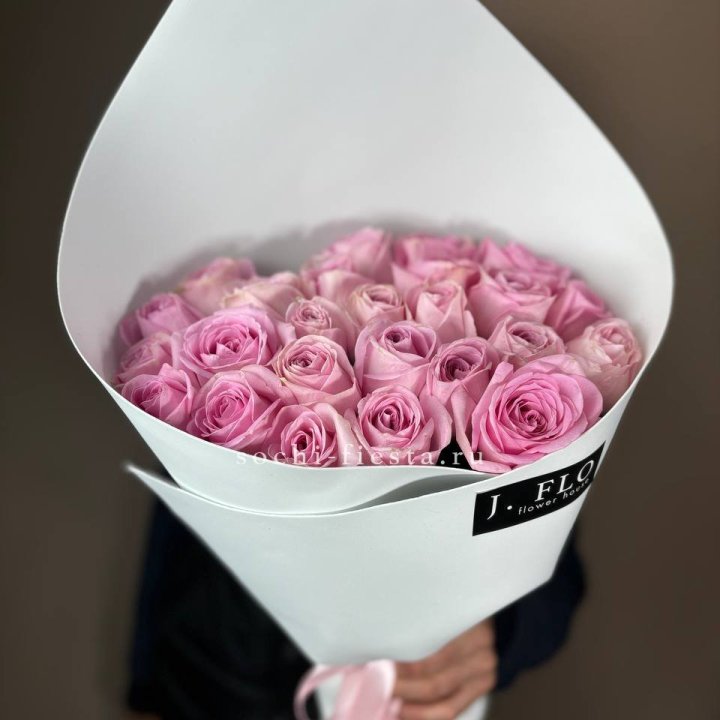 25 розовых роз в Абакане