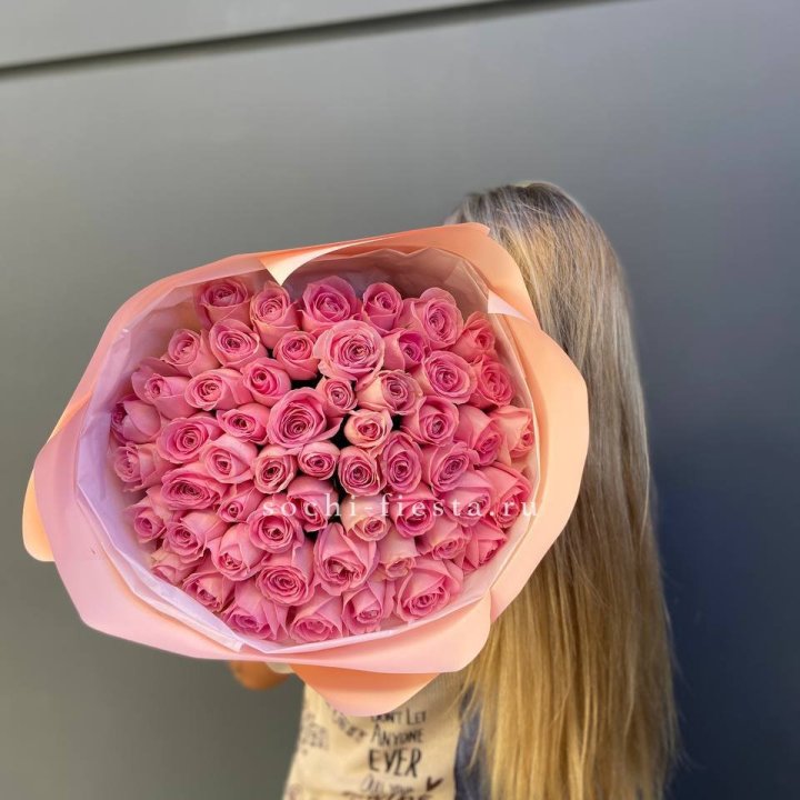 55 розовых роз в Абакане