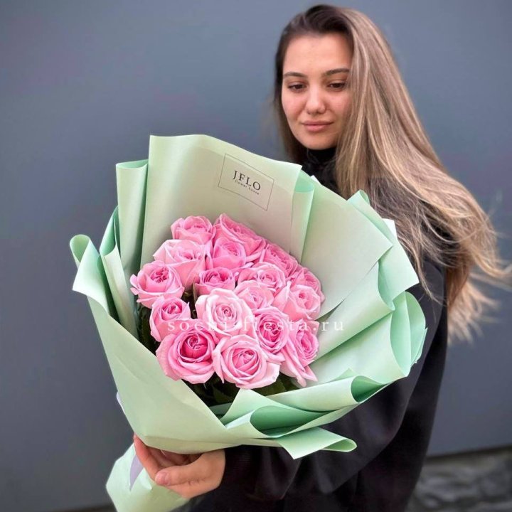 17 розовых роз в Абакане