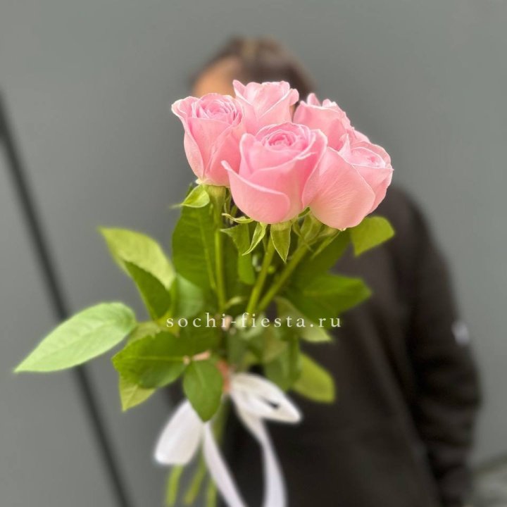 Букет 5 розовых роз  в Абакане