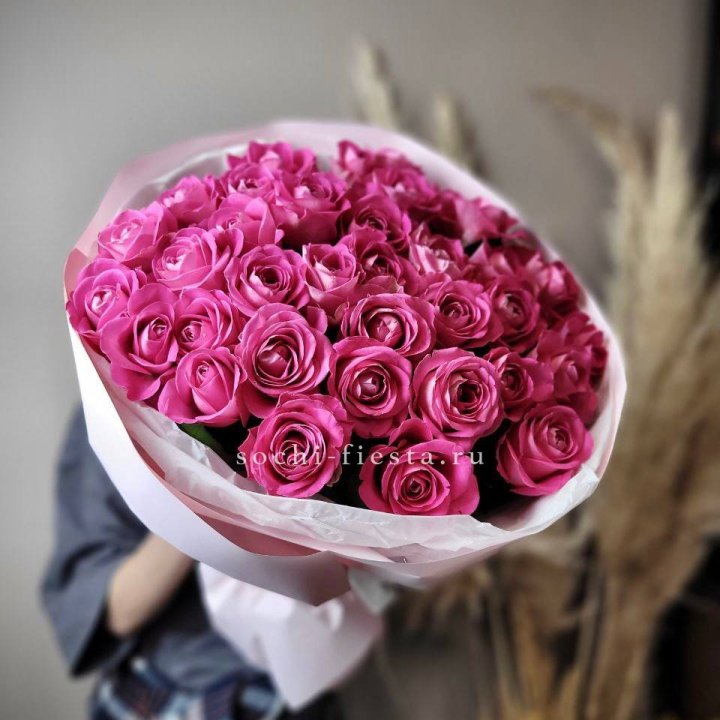 35 розовых роз  в Абакане