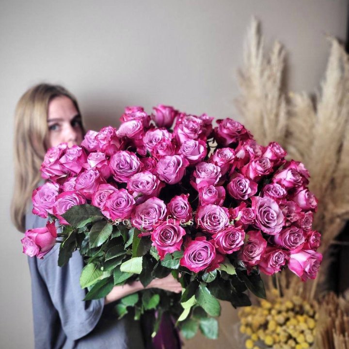 Охапка высоких роз Деп перпел в Абакане