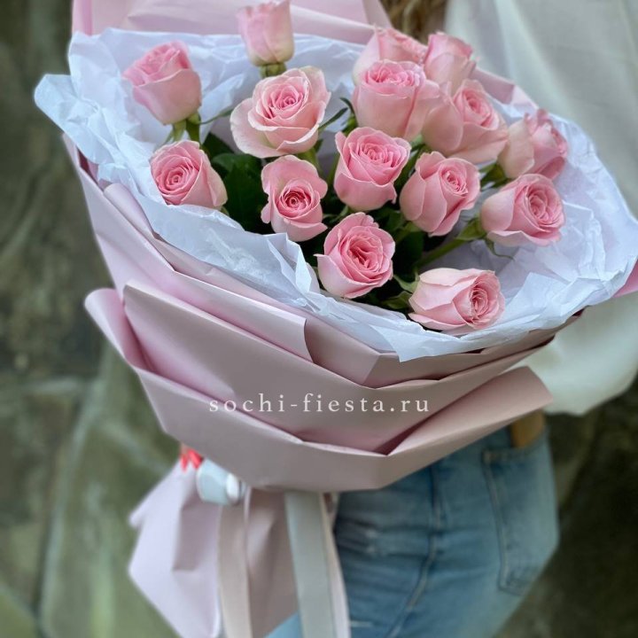 Розовые розы в авторском оформлении в Абакане