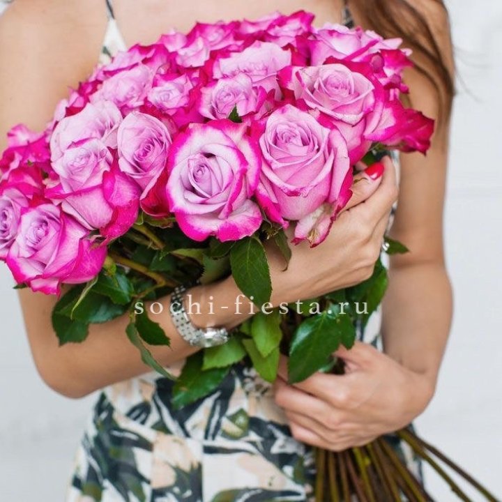 Букет высоких роз Ди перпел в Абакане