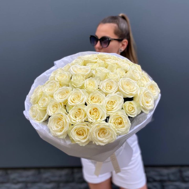 51 белая роза  в Абакане