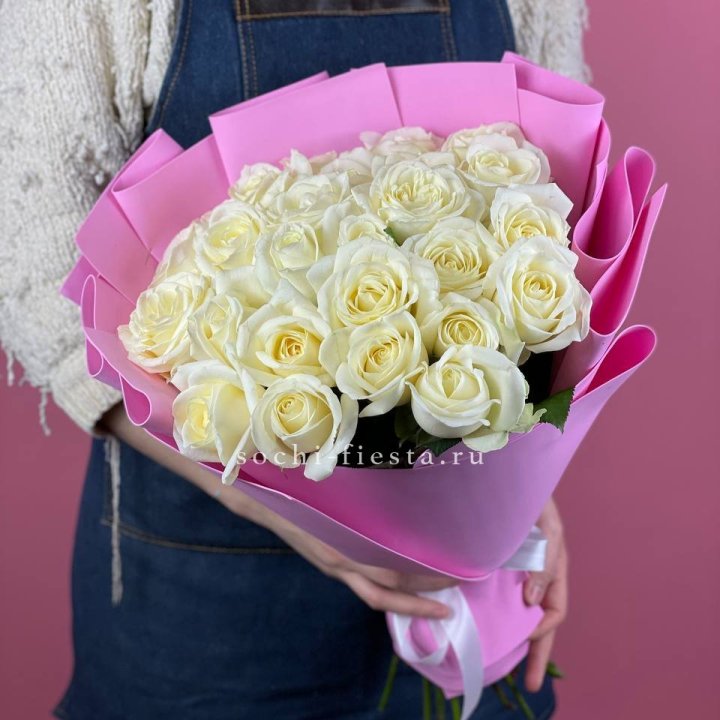 25 белых роз в Абакане