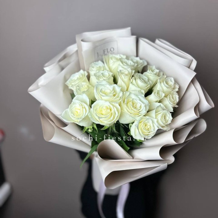 19 белых роз  в Абакане