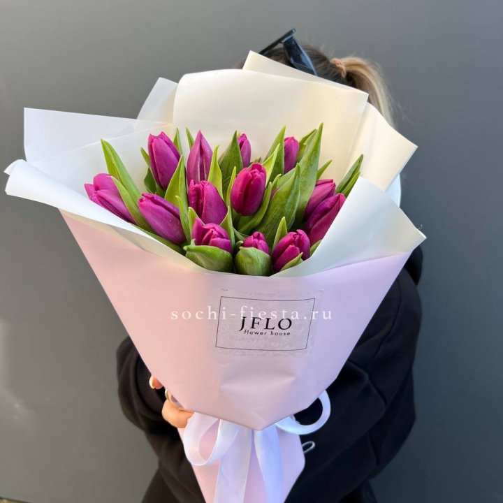 15 пурпурных тюльпанов в Абакане