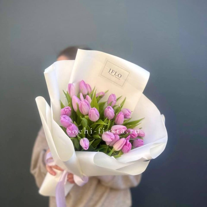 25 сиреневых тюльпанов в Абакане