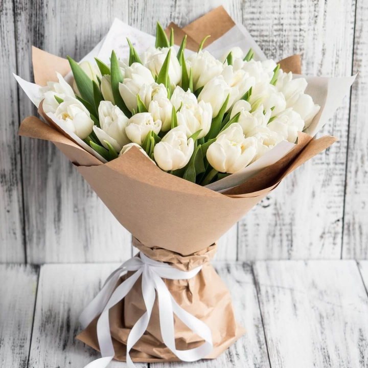 25 белых тюльпанов в Абакане